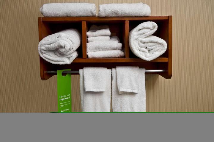 2 Queen Beds (10 of 10)