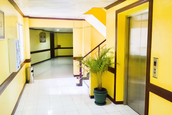 Ballroom/Hall 43 of 50