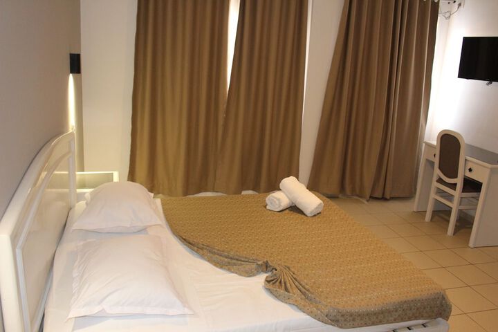 Room 52 of 153