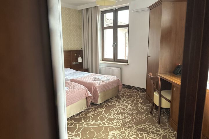 Room 34 of 60
