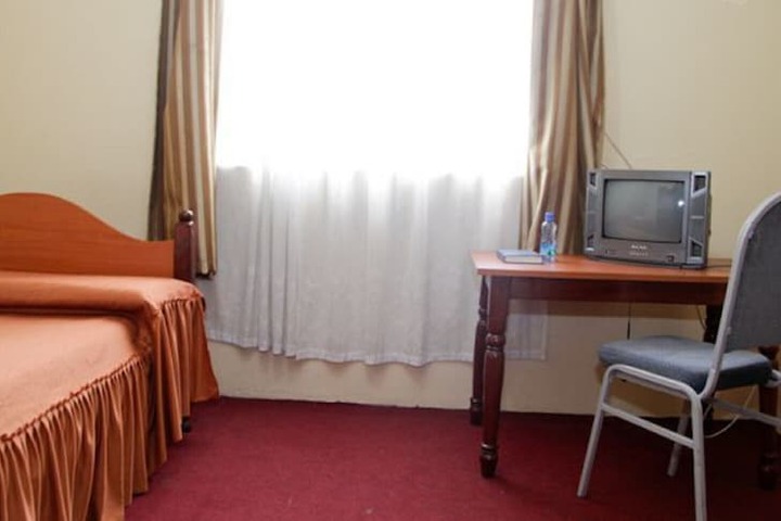 Room 6 of 30
