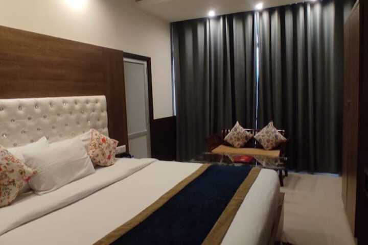 Room 6 of 14