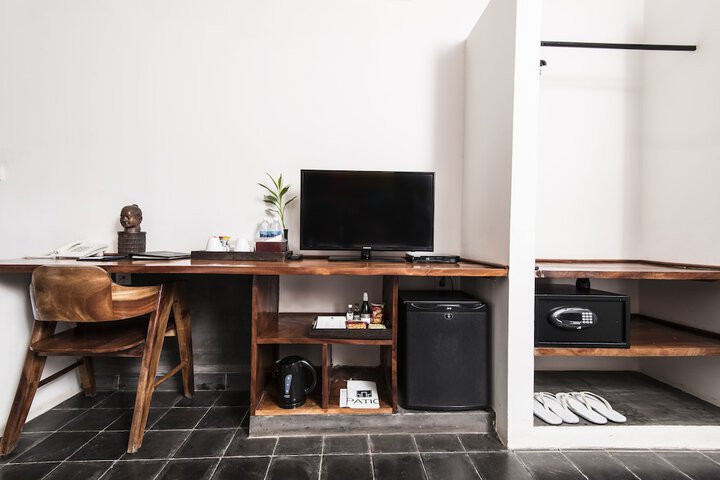 Room 16 of 60