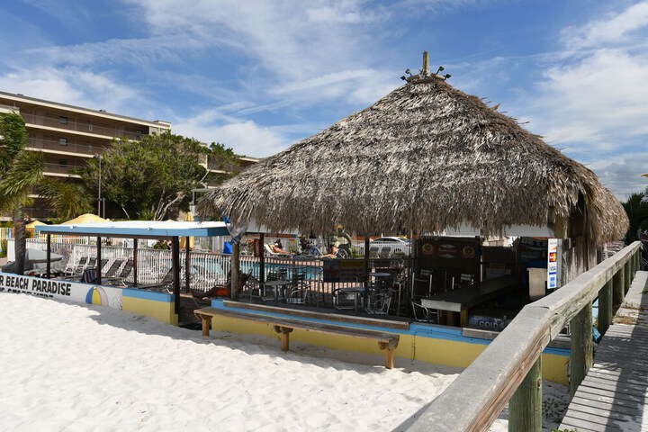 Poolside bar