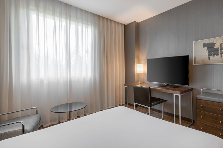 Room 27 of 65