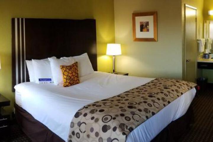2 Queen Beds Flat Screen Television Microwave and Refrigerator High Speed Internet A (16 of 19)