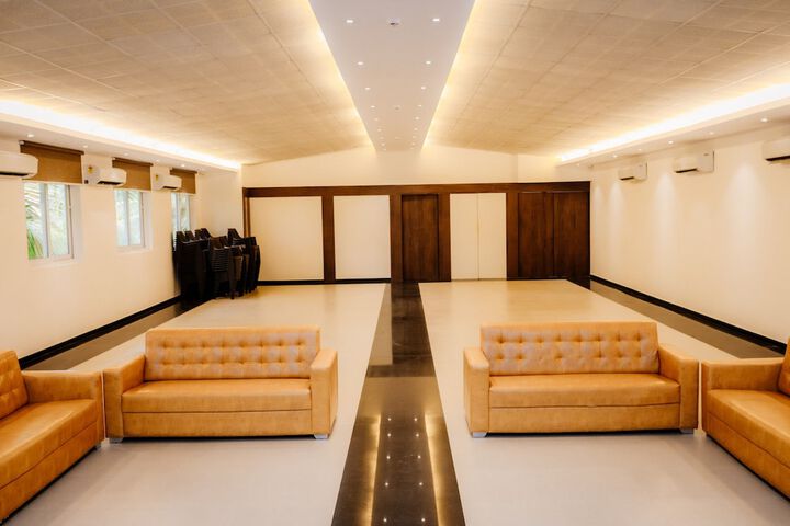 Business Center 72 of 83