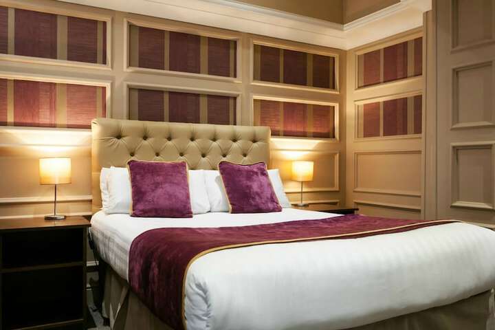 Room 5 of 34