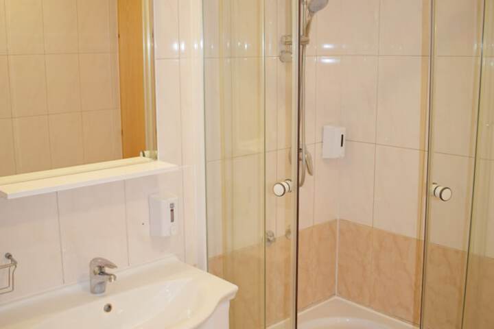 Room 42 of 138