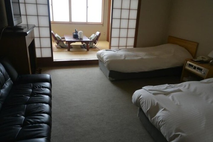 Room 9 of 27