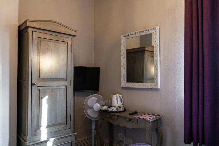 Room 25 of 60