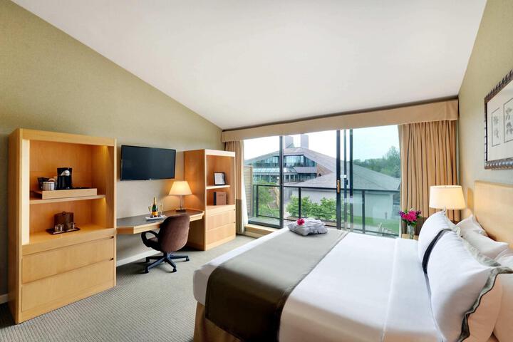 Room 3 of 12
