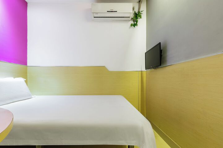 Room 2 of 6