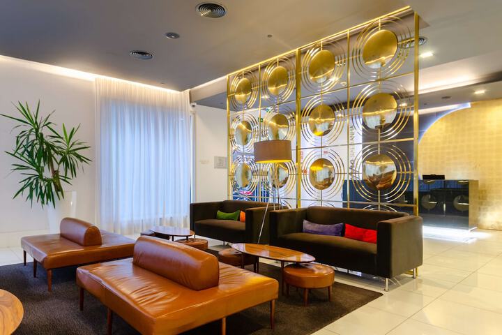 Entrance & Lobby