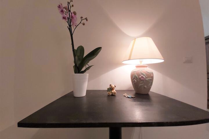 Room 9 of 48