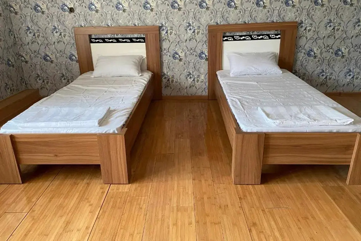 Room 2 of 10