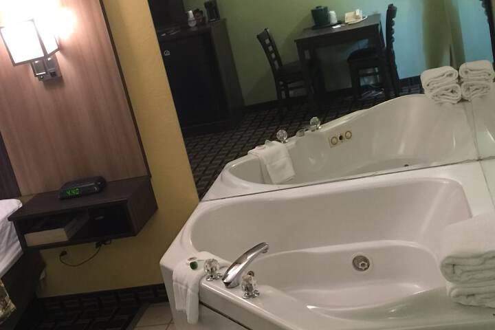Jetted tub