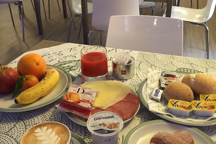 Breakfast/Coffee Service 16 of 23