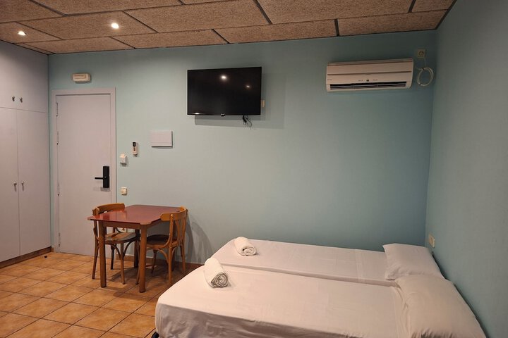 Room 7 of 27