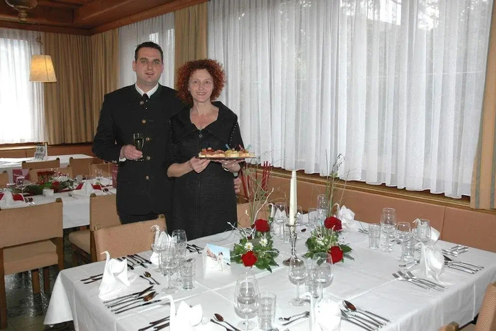 Dining 13 of 16