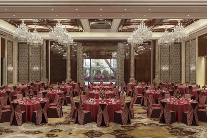 Ballroom/Hall 84 of 106