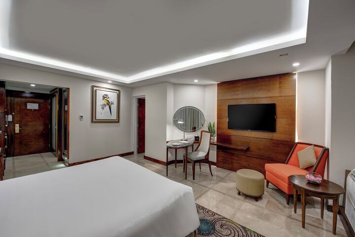 Room 30 of 176