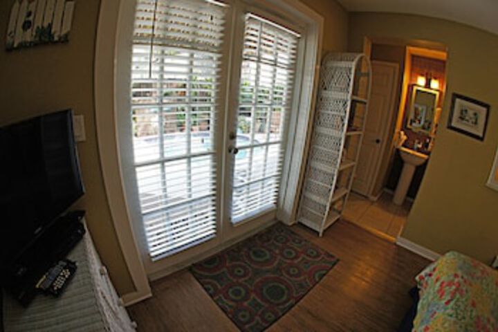 Room 25 of 192