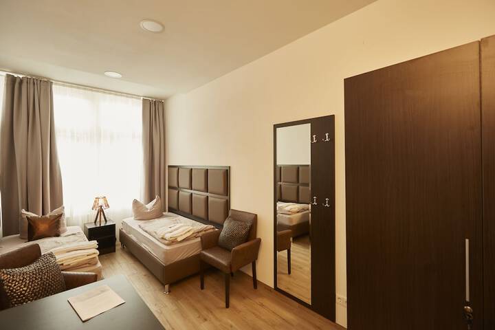 Room 8 of 28