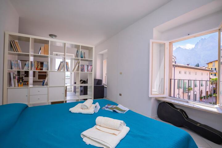 Room 2 of 23