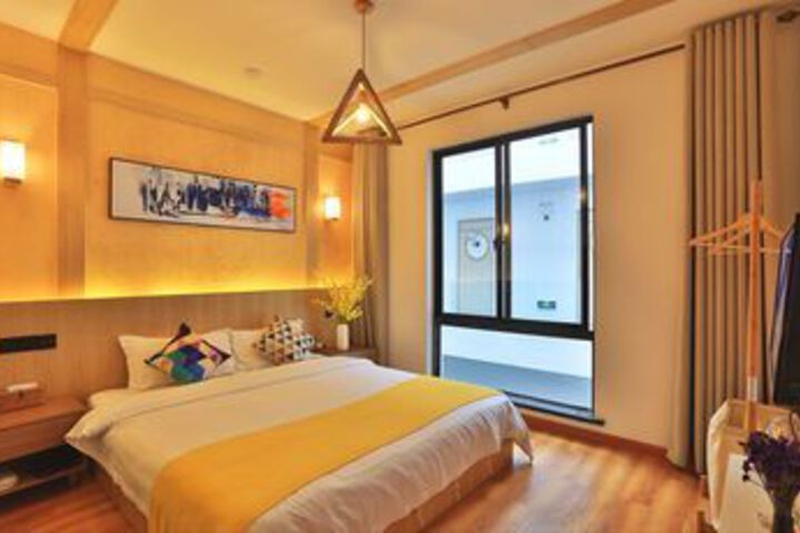 Room 12 of 25