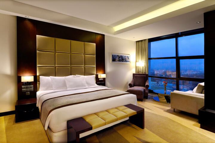 Room 17 of 74