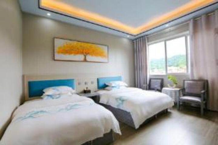Room 7 of 8
