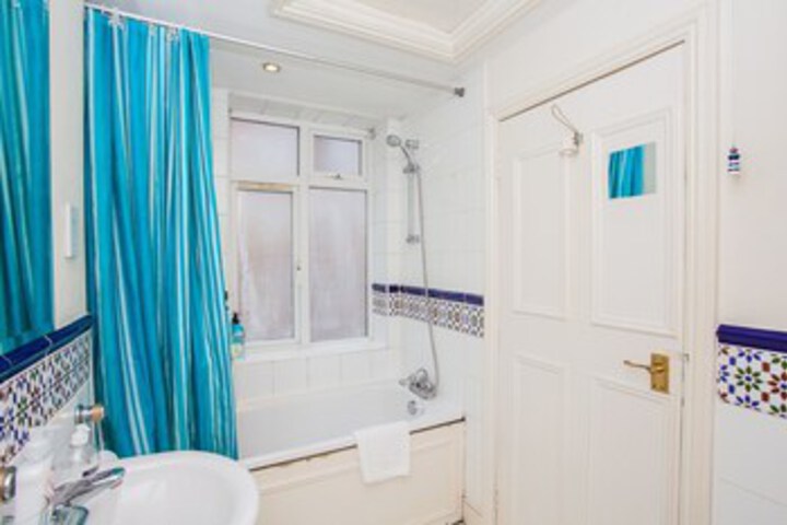 Room 5 of 27