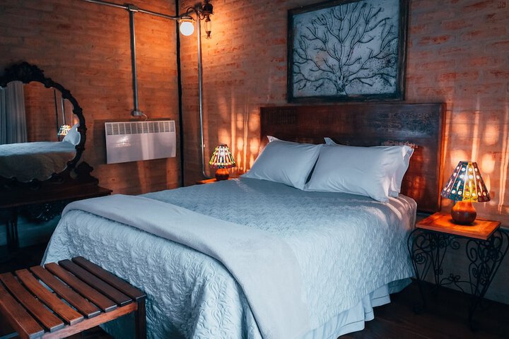 Room 2 of 65