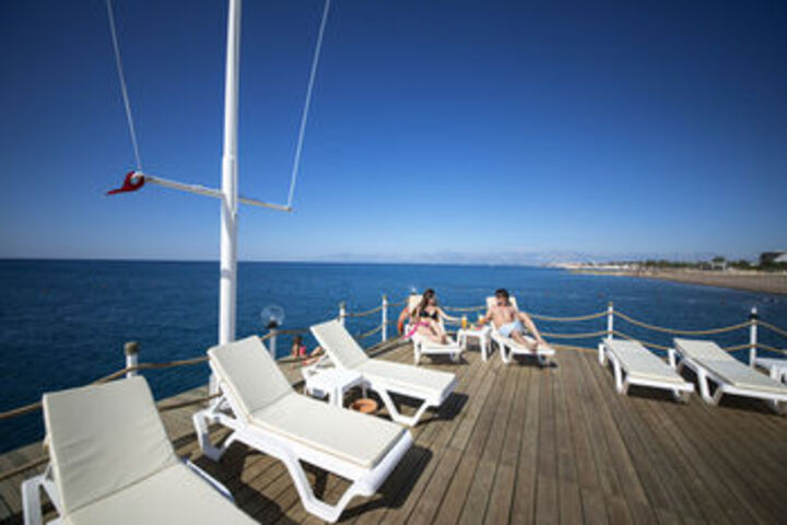 Sundeck 75 of 86