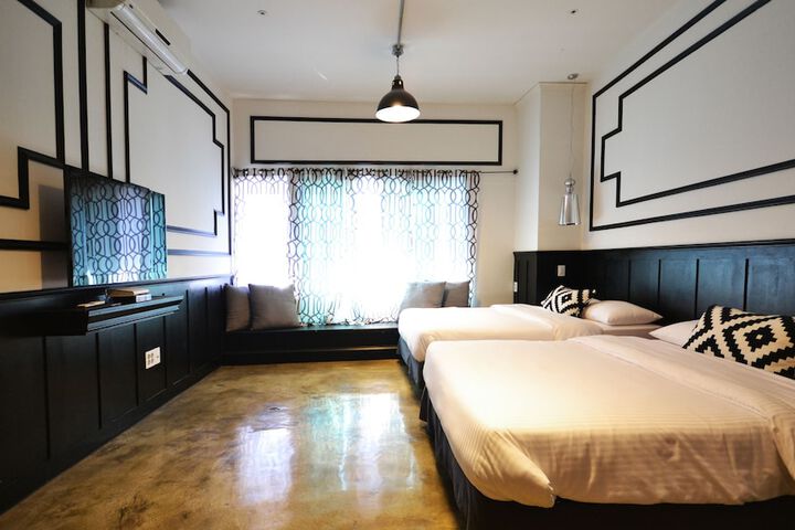 Room 6 of 114