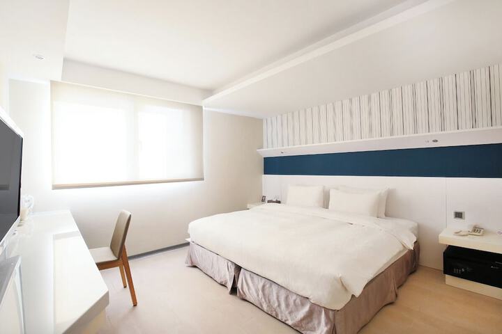 Room 11 of 49
