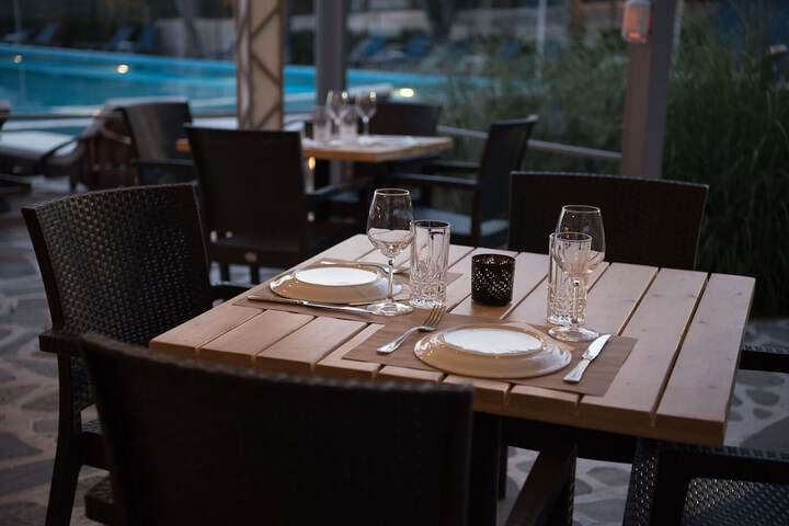 Dining 43 of 50