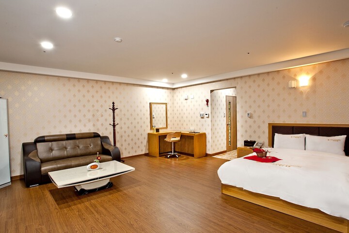 Room 19 of 63