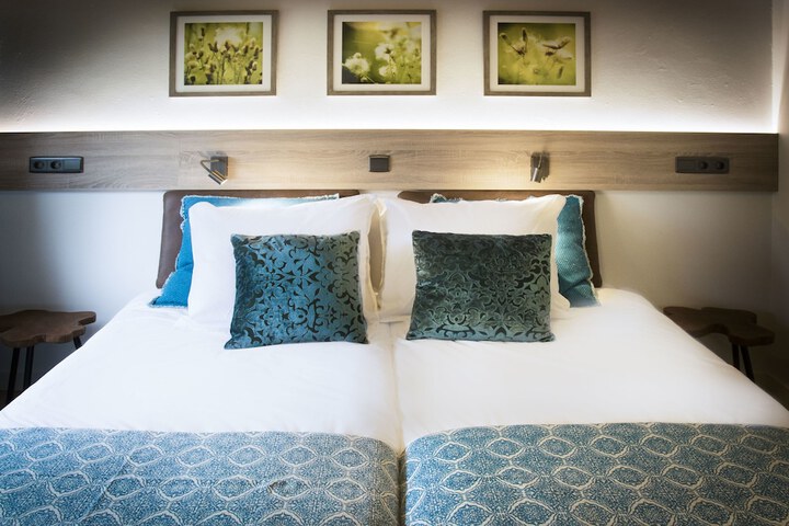 Room 4 of 52