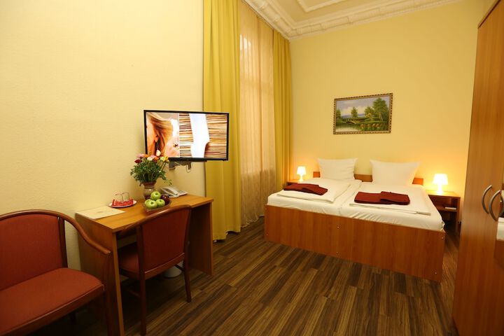 Room 16 of 60