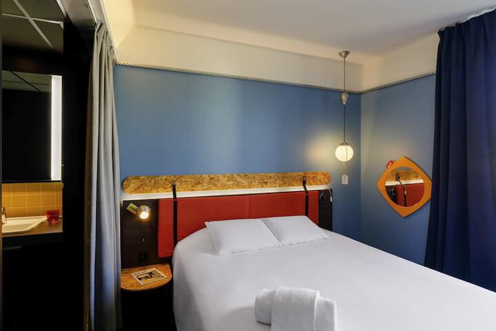 Room 25 of 127