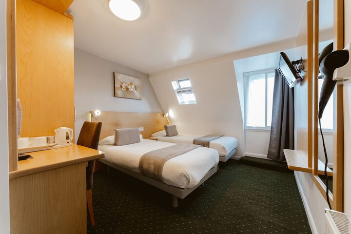 Room 32 of 59