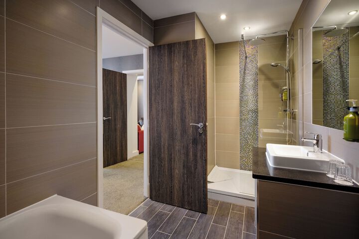Room 52 of 122