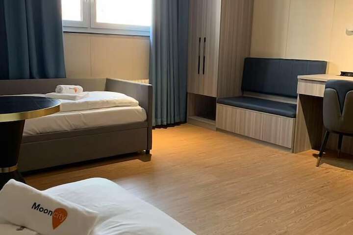 Room 16 of 36