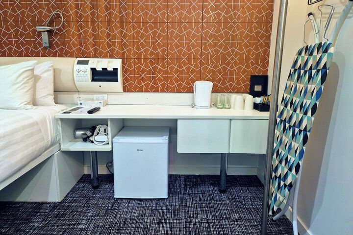Room 7 of 92