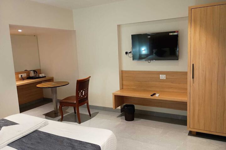 Room 7 of 13