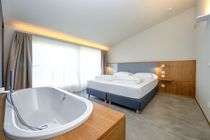 Room 75 of 164
