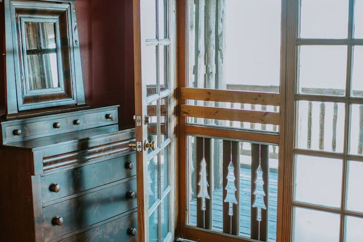 Room 34 of 76