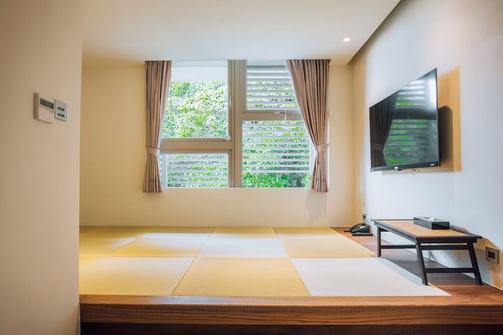 Room 11 of 30